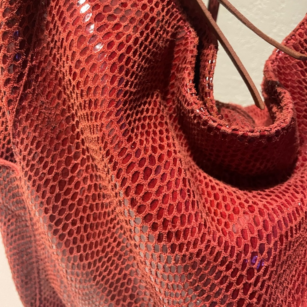 Sorial New York Red Snakeskin Shoulder Bag - Picture 5 of 15